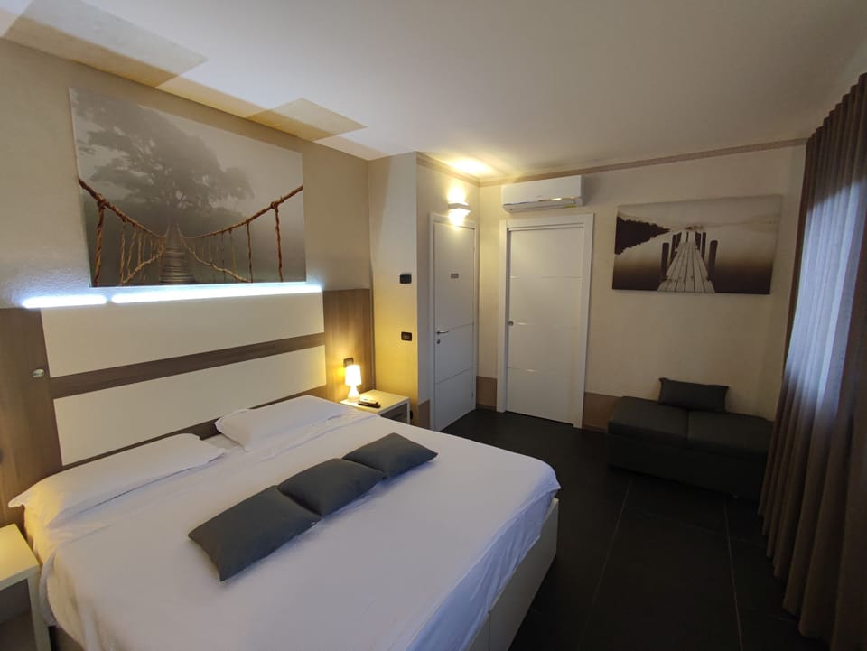 Superior Double or Twin Room | Individually decorated, individually furnished, desk, laptop workspace