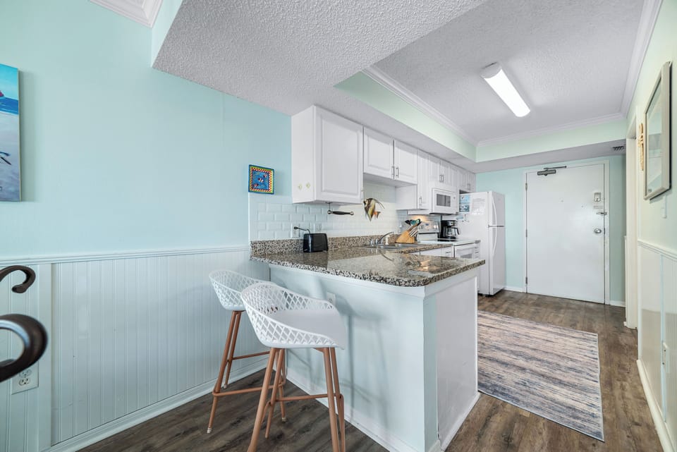 Breakfast bar and kitchen