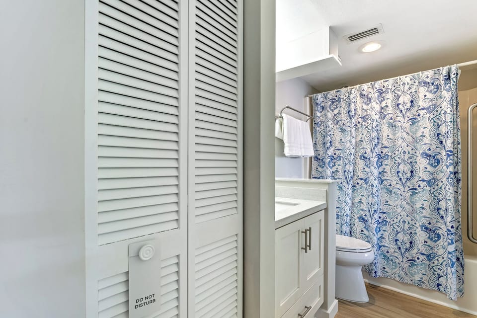 Spacious bathroom