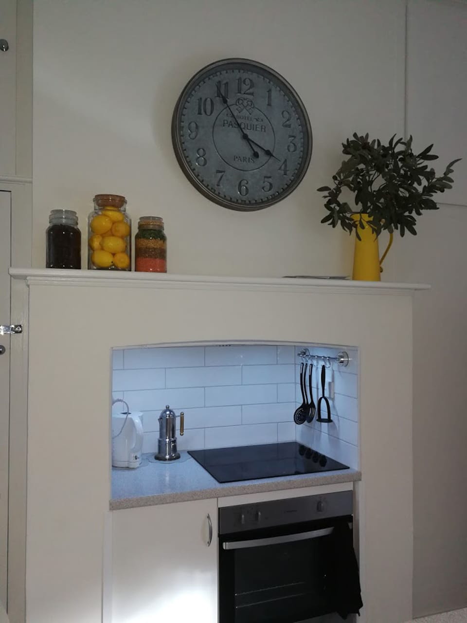 Built in stove with glass cooktop