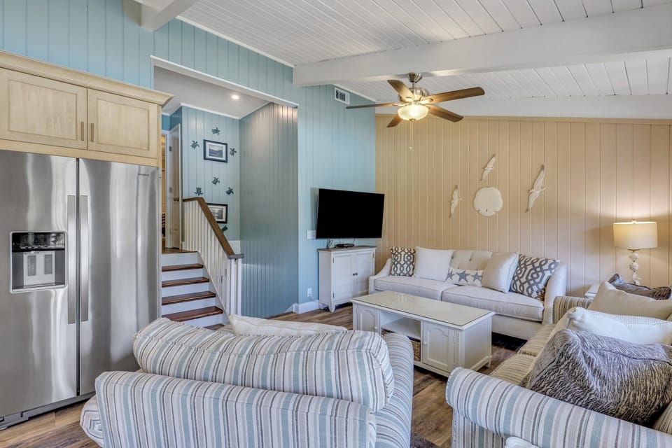Living room with tv and queen sleeper sofa.