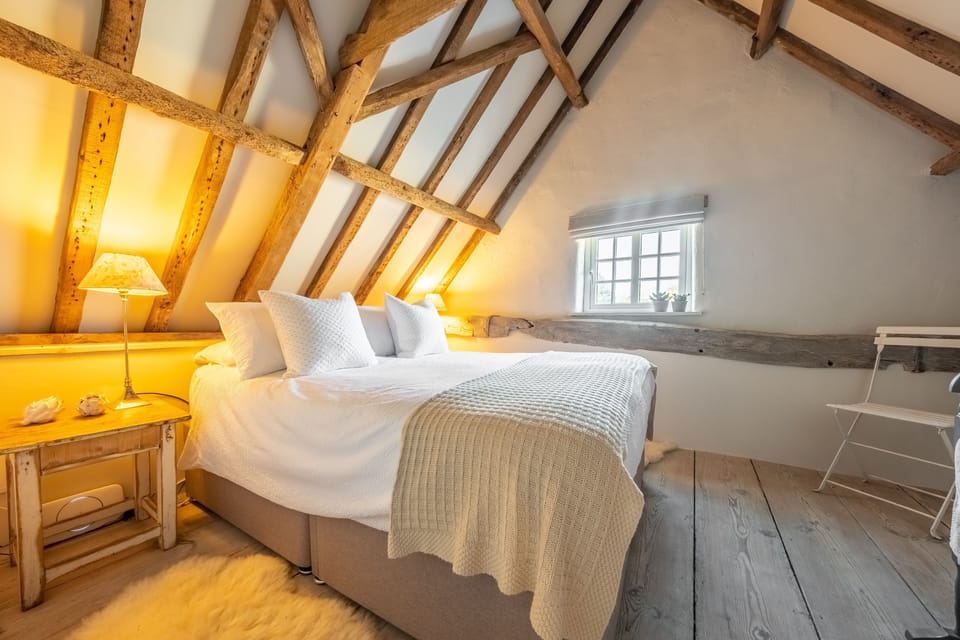 First floor: Master bedroom with 4'6 double bed