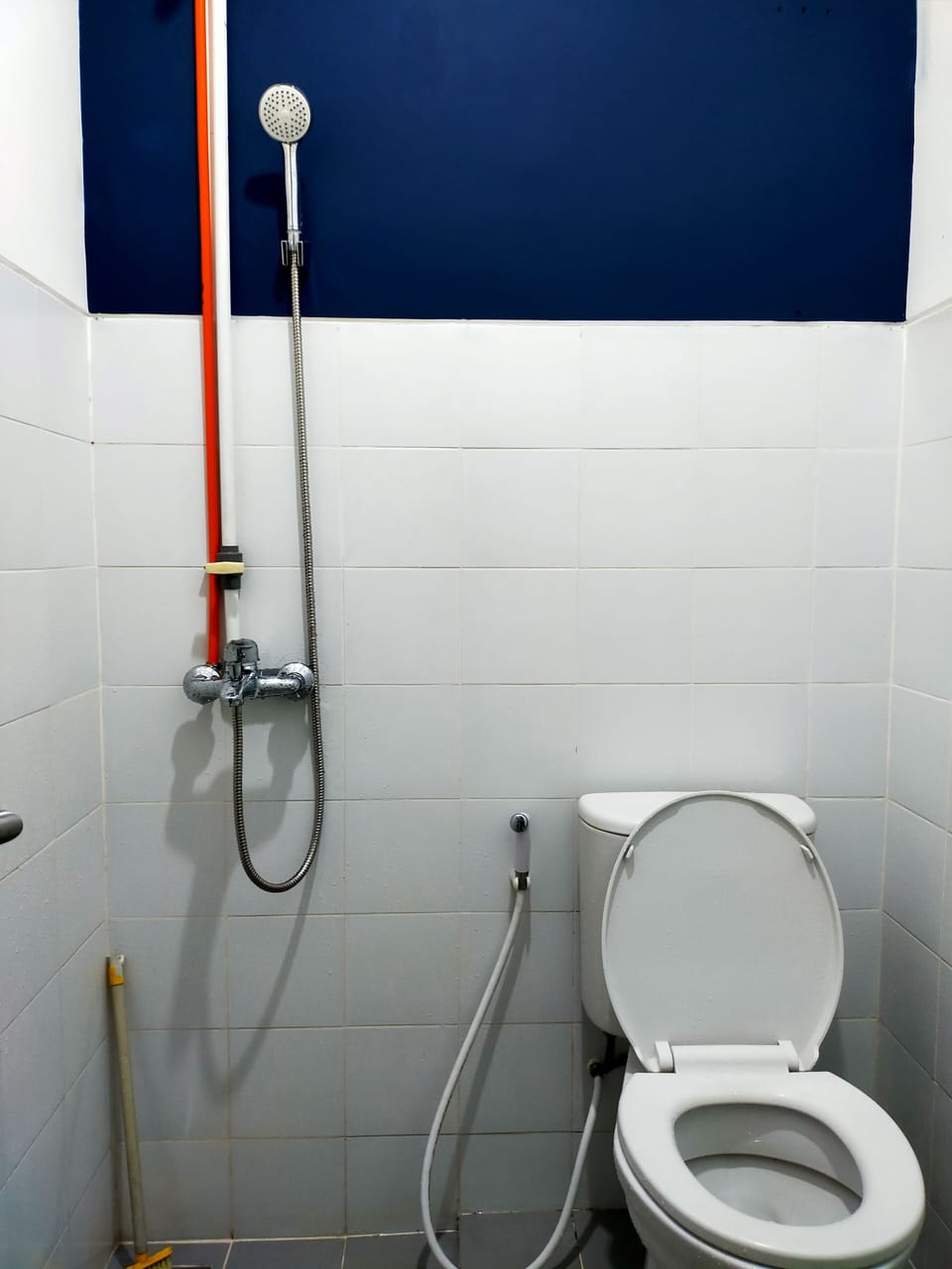 Family Room, 2 Bedrooms | Bathroom | Shower, hydromassage showerhead, hair dryer, towels