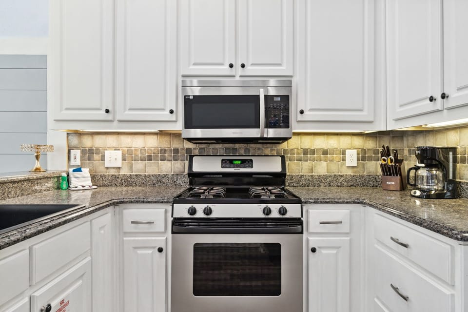 Microwave, Gas Stove