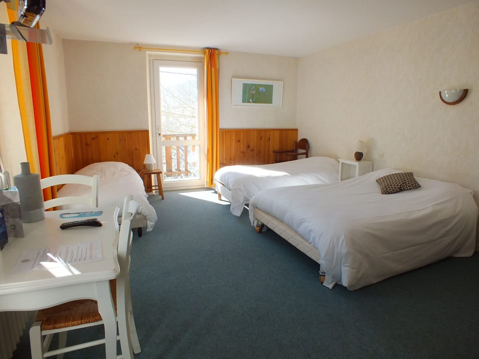 Comfort Quadruple Room | Desk, free WiFi