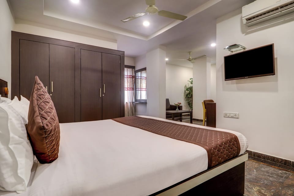Business Suite, 1 Bedroom | In-room safe, free WiFi