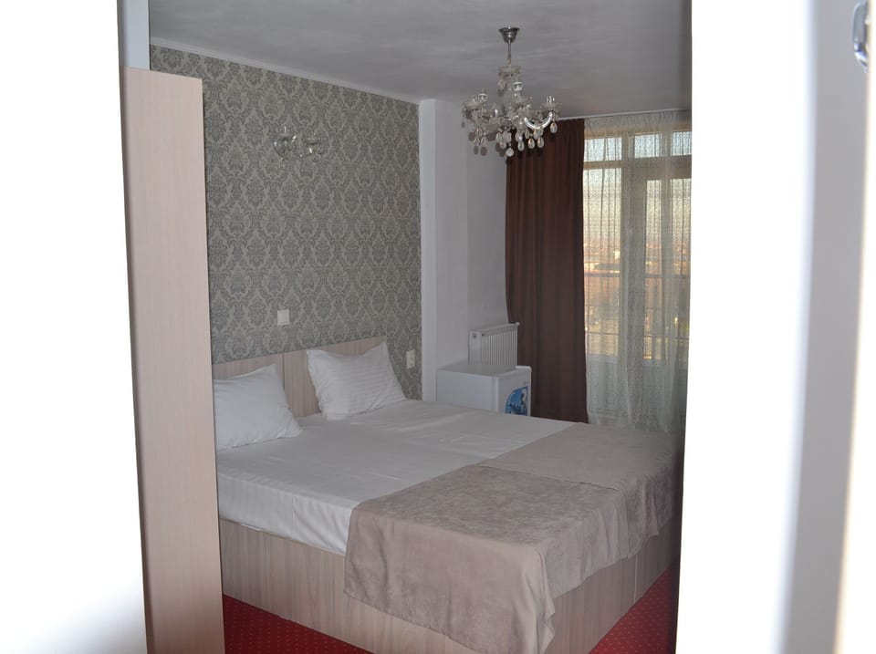 Minibar, desk, laptop workspace, WiFi (free)