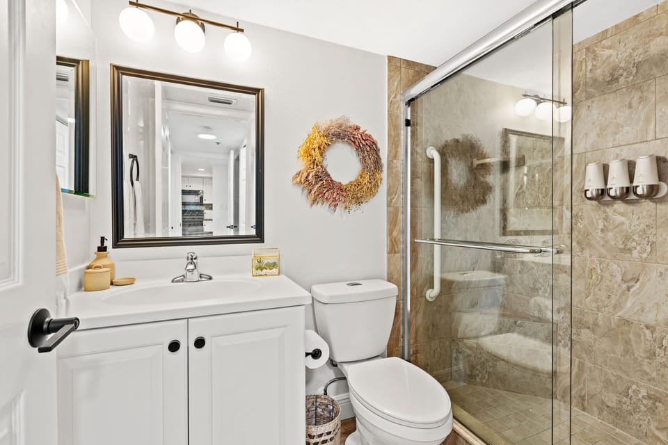 2nd Bathroom (near King Rm) can be made into ensuite. 3rd bedroom also utilizes