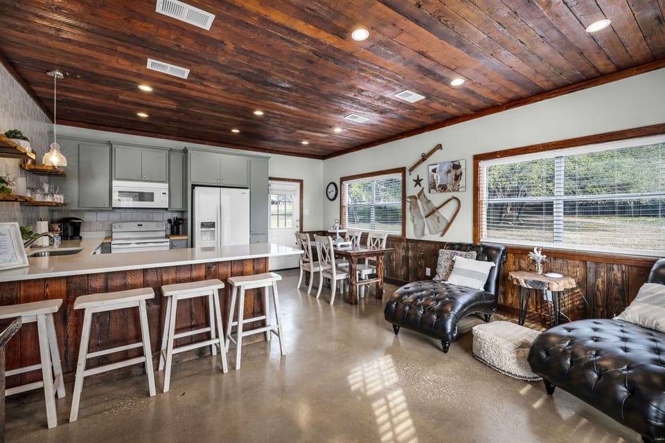 Spacious layout for cooking, dining, and lounging.