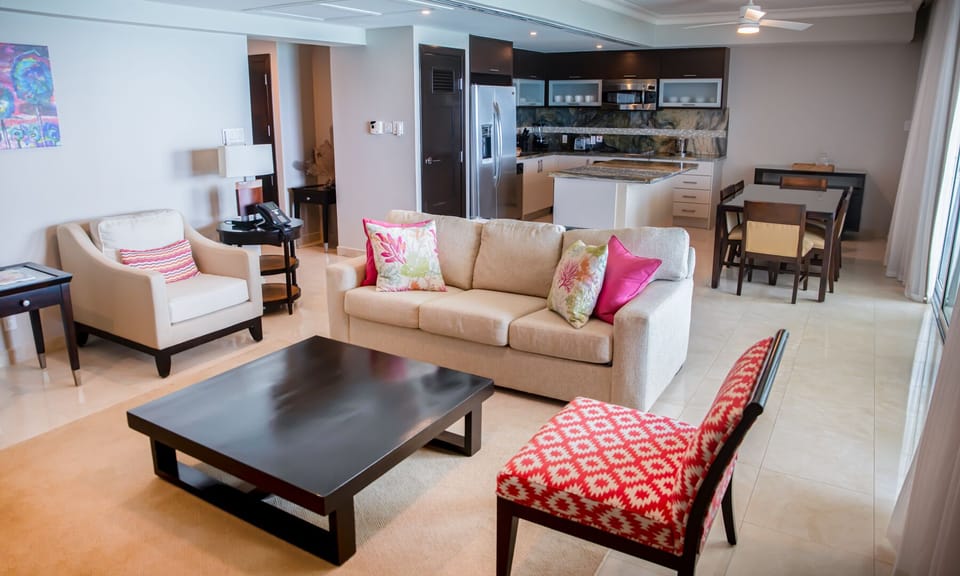 Luxury Penthouse, 2 Bedrooms, Oceanfront | Free minibar, in-room safe, desk, blackout drapes