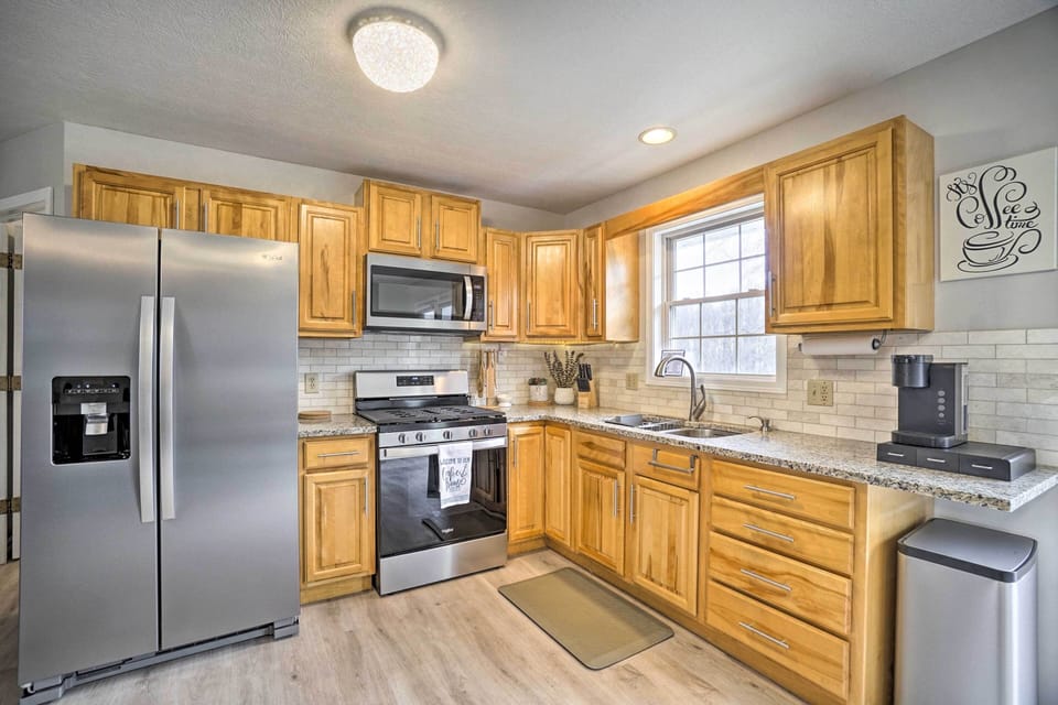 Kitchen | Cooking Basics | Coffee Maker | Paper Towels/Trash Bags Provided