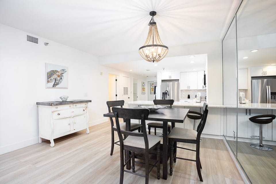 EI-805 - Dining Room