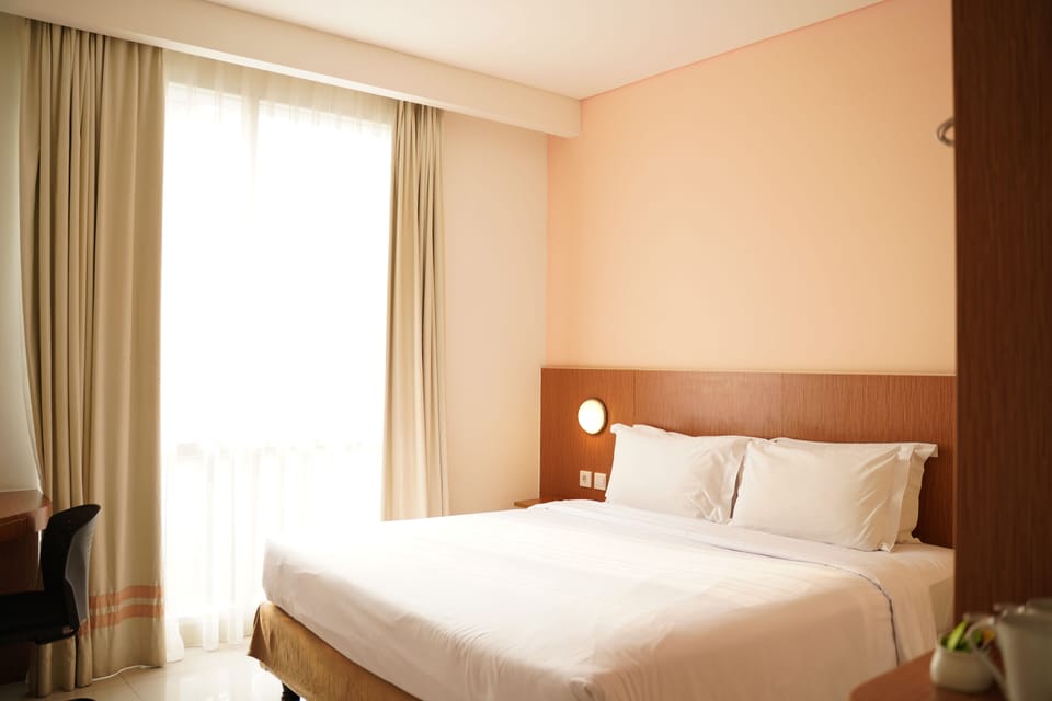 In-room safe, desk, soundproofing, free WiFi