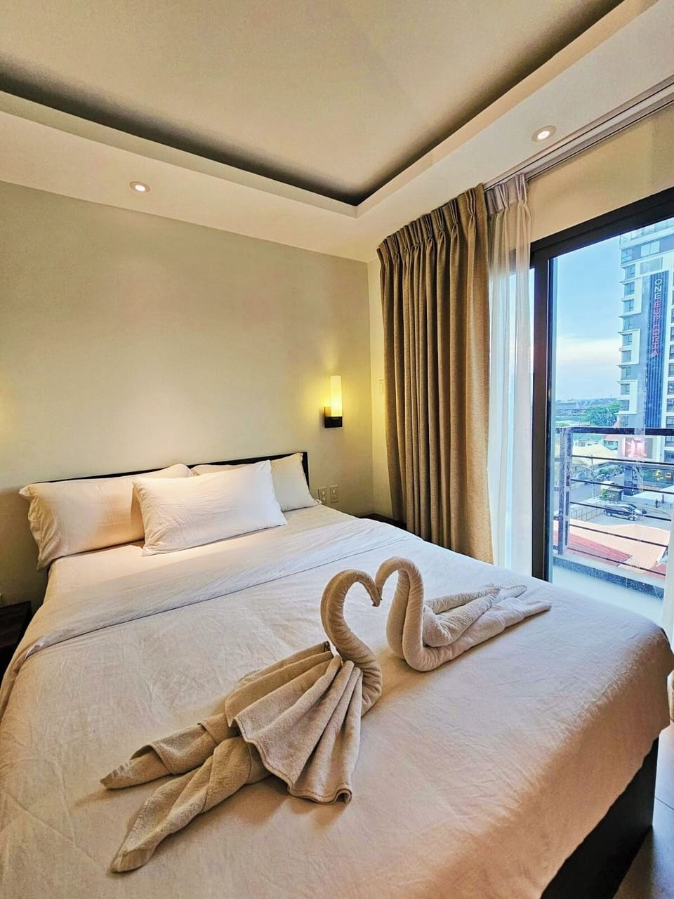 Premier Room | In-room safe, individually decorated, individually furnished, desk