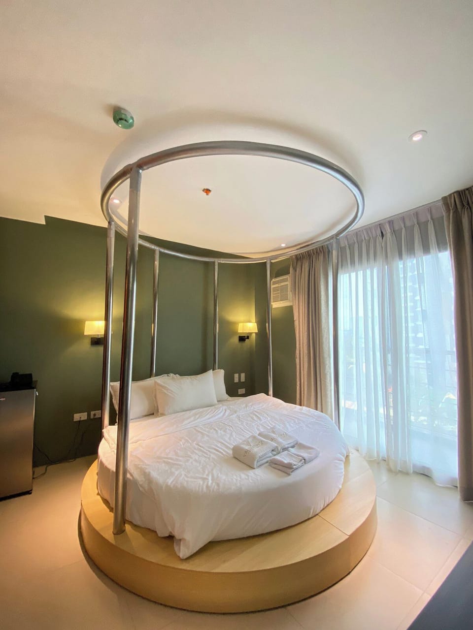 Premium Deluxe with Jacuzzi. | In-room safe, individually decorated, individually furnished, desk