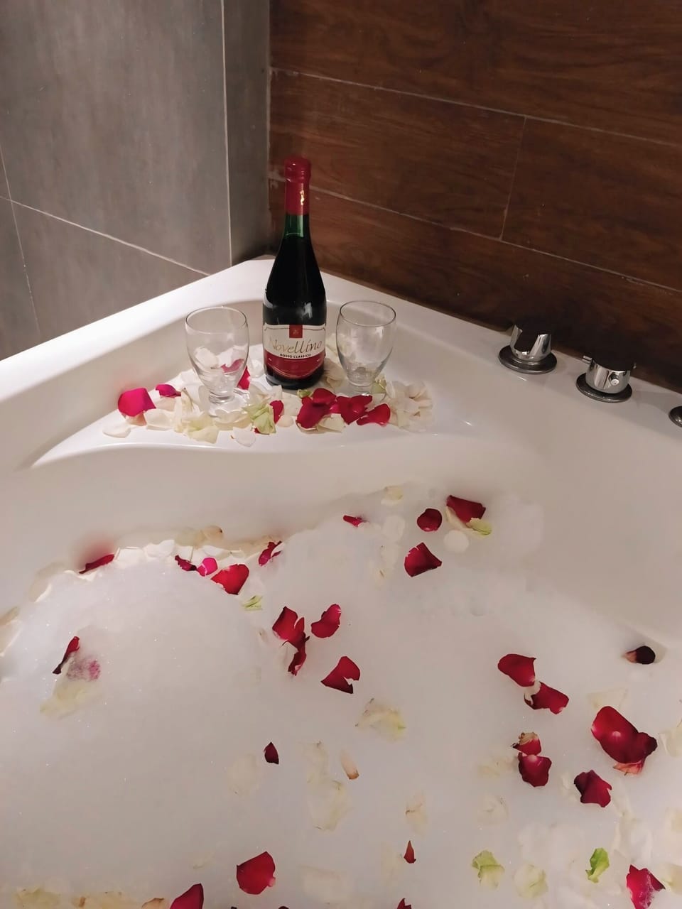 Premier Room | In-room safe, individually decorated, individually furnished, desk