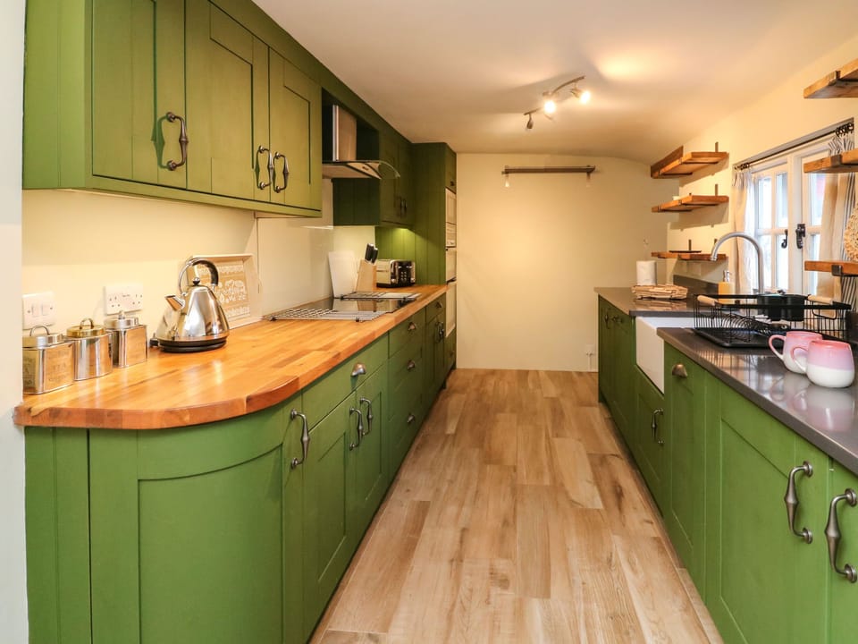 Fridge, dishwasher, cookware/dishes/utensils
