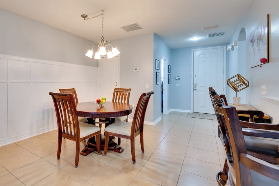 Dining Area | Dishware & Flatware Provided
