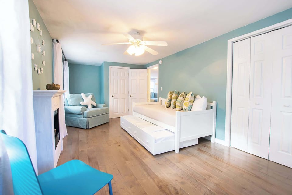 1st Floor Twin/Trundle Bedroom