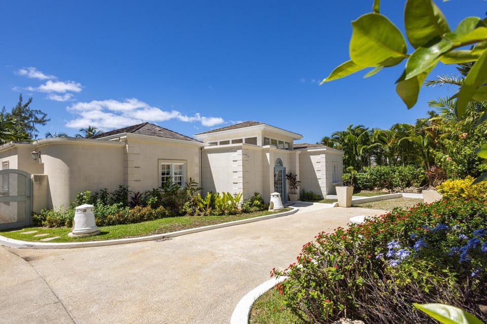 "Lonetrees" - Large Luxury Private Villa w/ Pool by One Caribbean Estates (500)