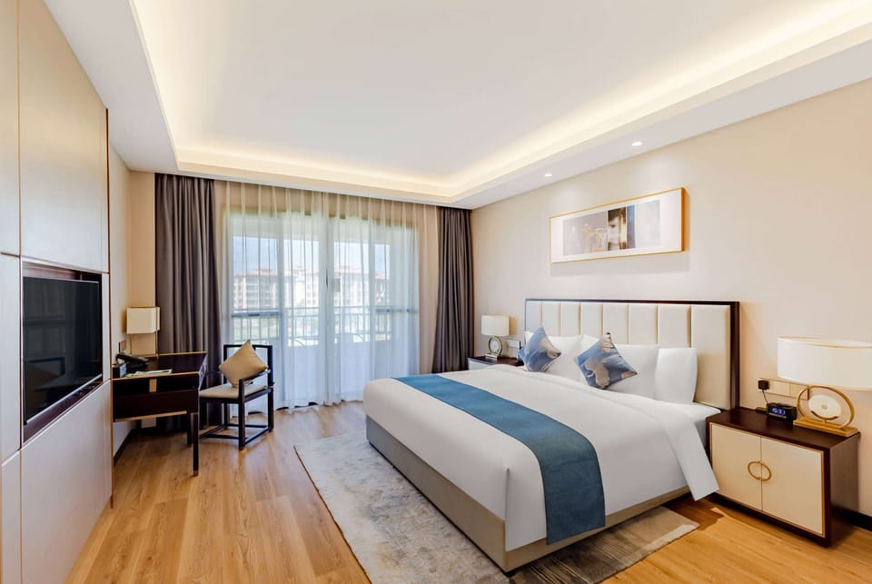 Superior Room, 1 King Bed, Smoking | Free WiFi
