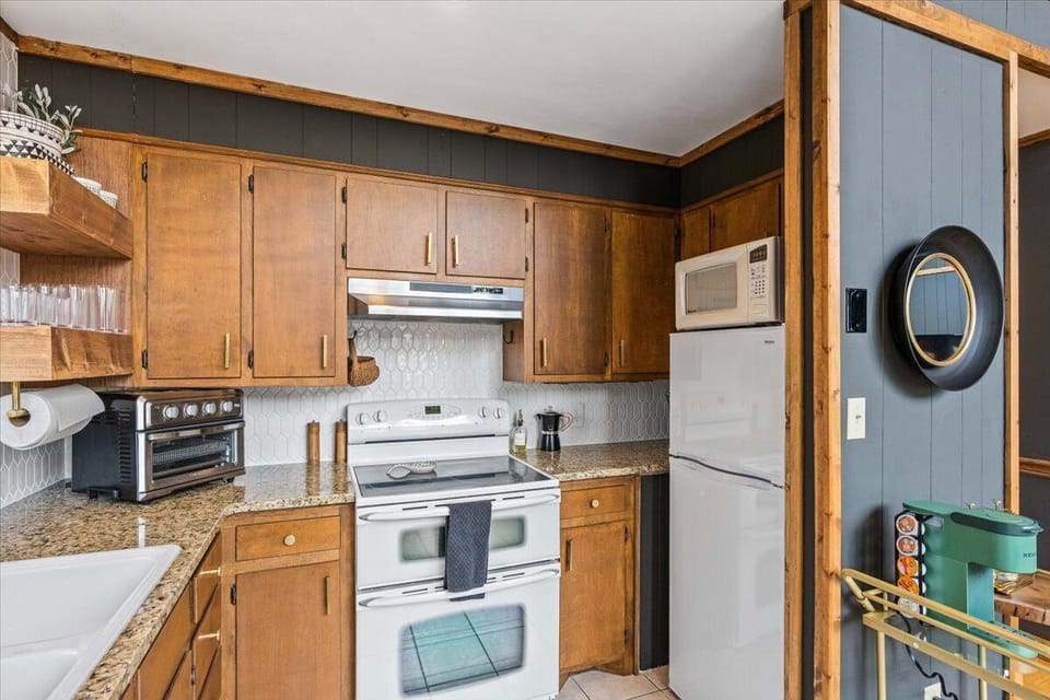 Double oven, air fryer, toaster over