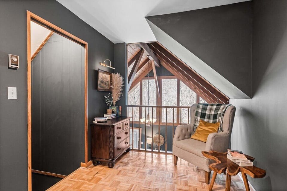 Reading nook, loft