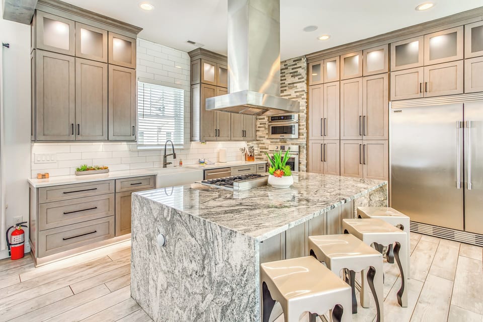 Kitchen | Dishwasher | Breakfast Nook