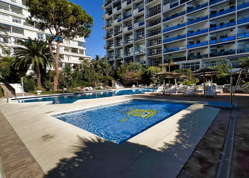 Medium pool
