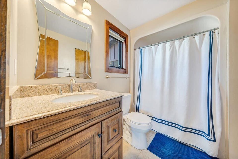 Main Level Full Bathroom - Ensuite