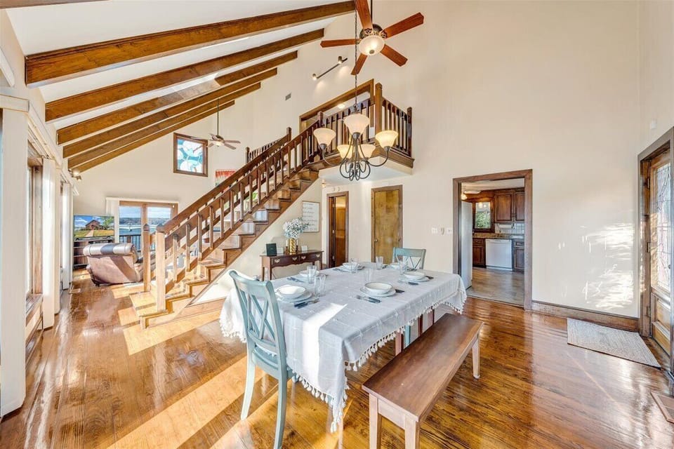 Main Level Dining Area