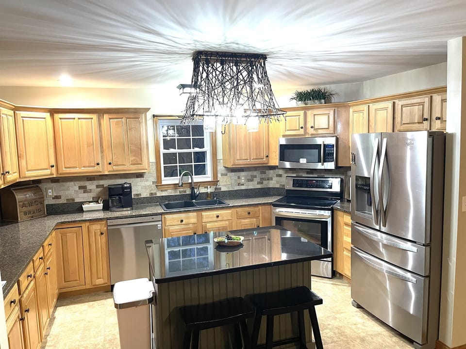Kitchen w/ Island
