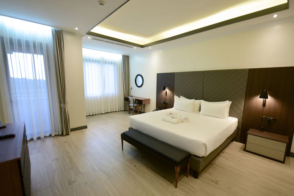 1 bedroom, Egyptian cotton sheets, premium bedding, in-room safe
