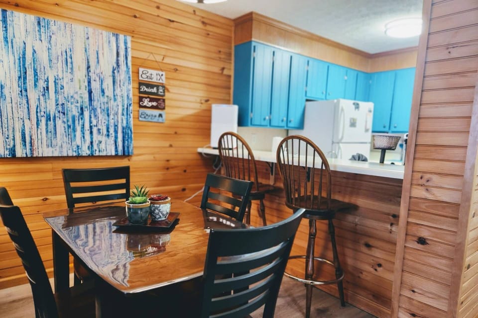 The dining table provides seating for 4 along with 2 additional seats at the kitchen bar
