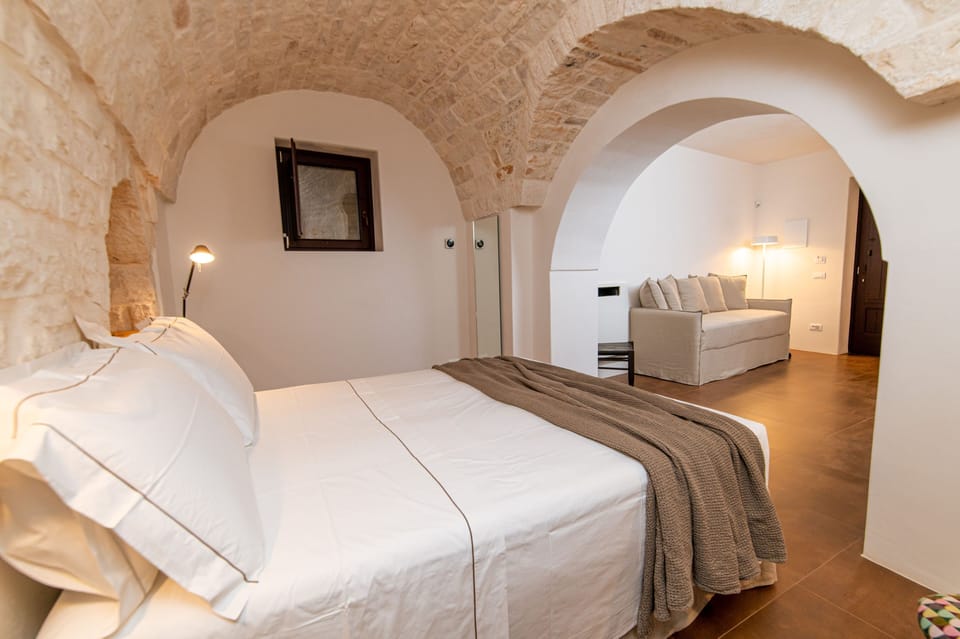 Deluxe Double Room | Minibar, in-room safe, soundproofing, free WiFi