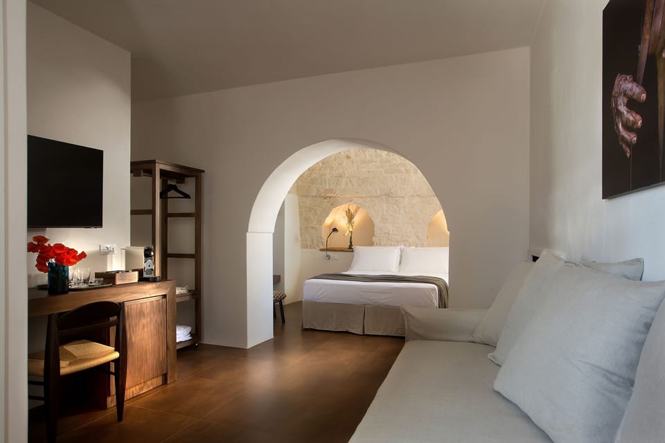 Deluxe Double Room | Minibar, in-room safe, soundproofing, free WiFi
