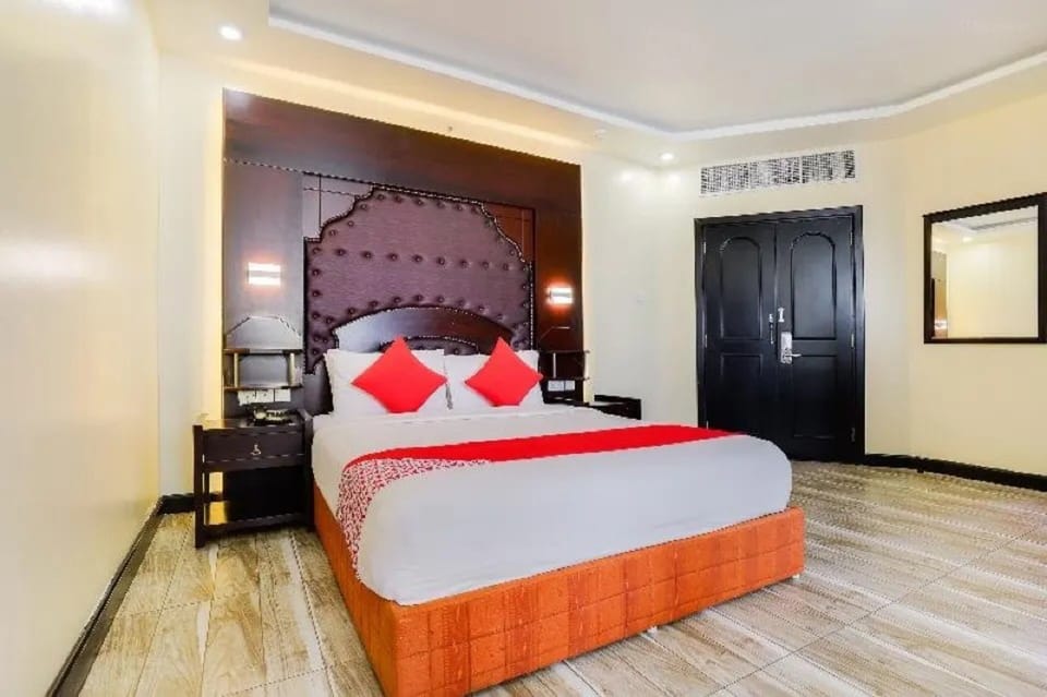 Premium bedding, WiFi (free), bed sheets