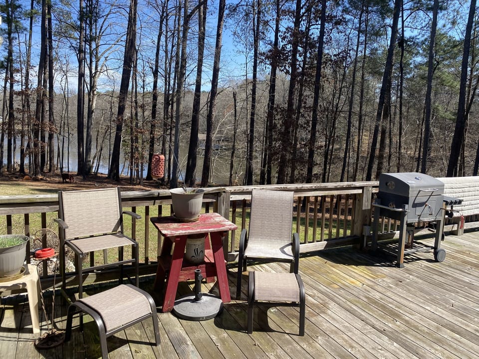Seating with water view 