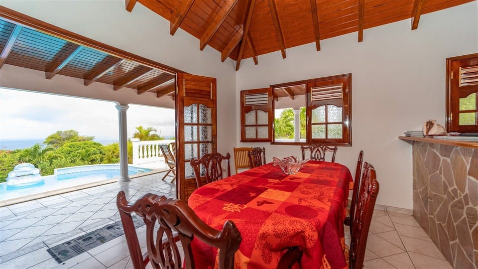 Kitchen & Dining Areas: Fully equipped. Electric oven, gas stove, microwave, refrigerator, mixer, ce