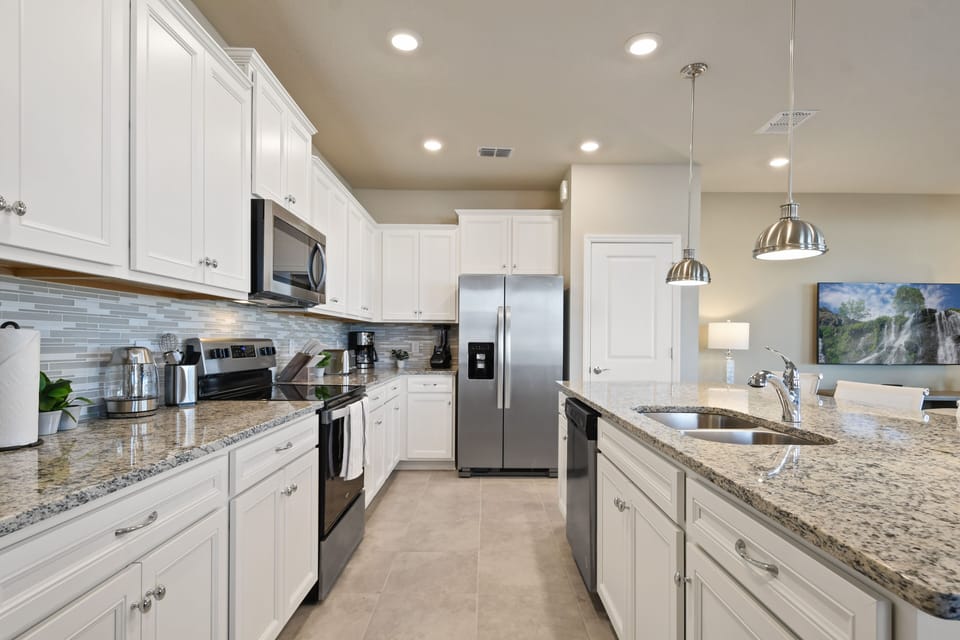 Beautiful Full Kitchen with Bar Stool Seating