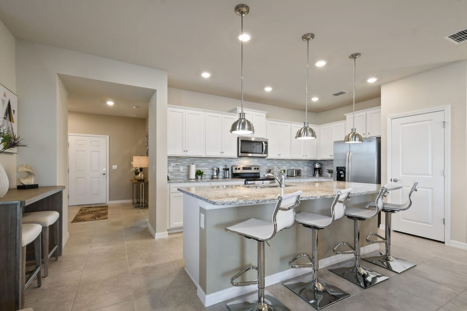Beautiful Full Kitchen with Bar Stool Seating
