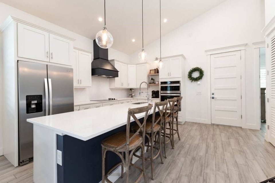 The large kitchen island is the perfect space to hang and enjoy your appetizers or charcuterie