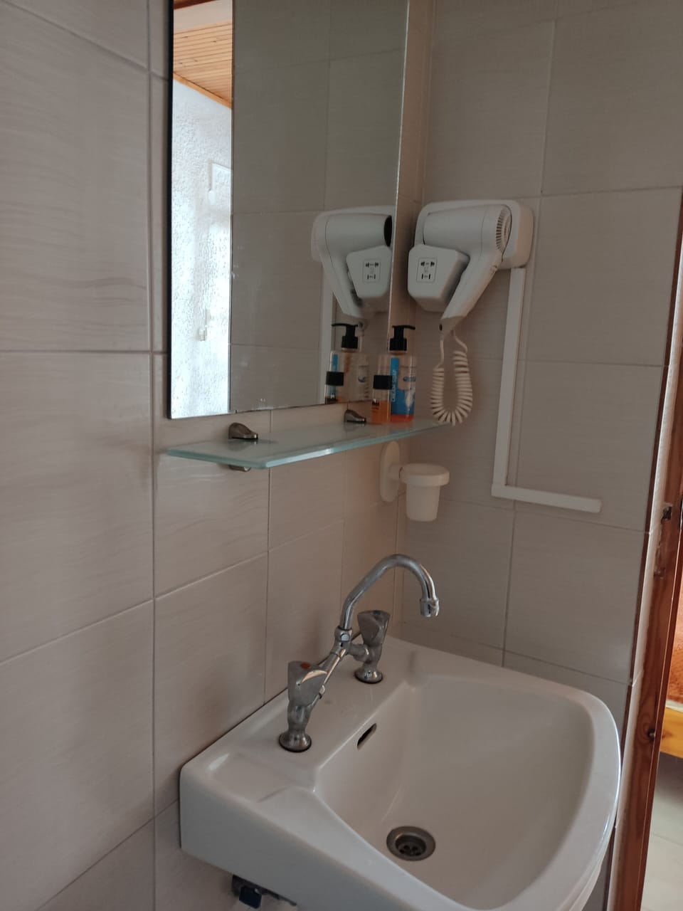 Basic Double or Twin Room | Bathroom | Shower, free toiletries, hair dryer, towels