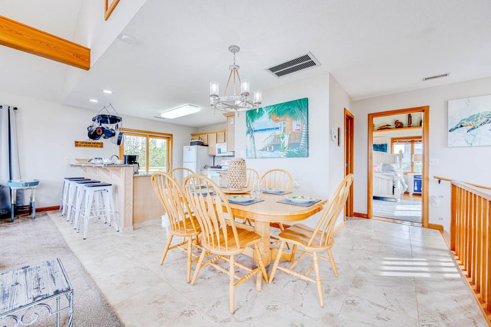 13-Surf-Or-Sound-Realty-1086-Sunset Celebration-Dining Area-3