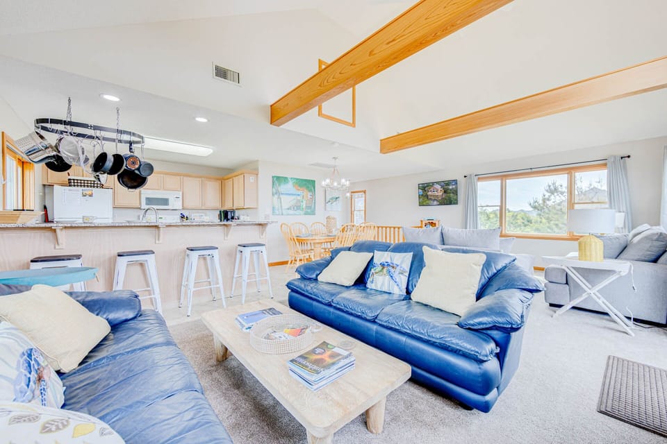 10-Surf-Or-Sound-Realty-1086-Sunset Celebration-Great Room-6