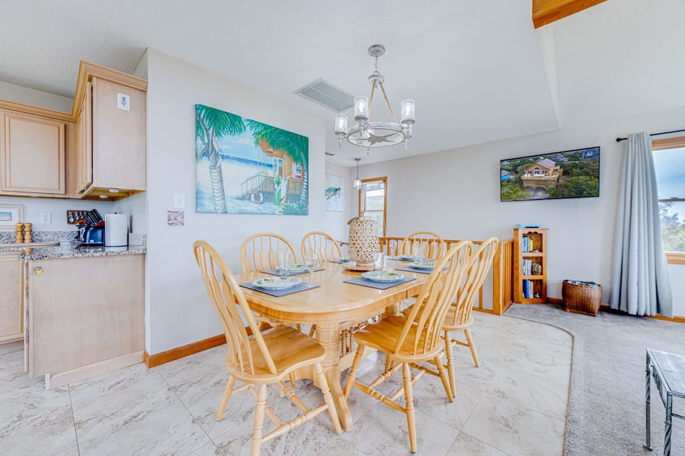 11-Surf-Or-Sound-Realty-1086-Sunset Celebration-Dining Area-1