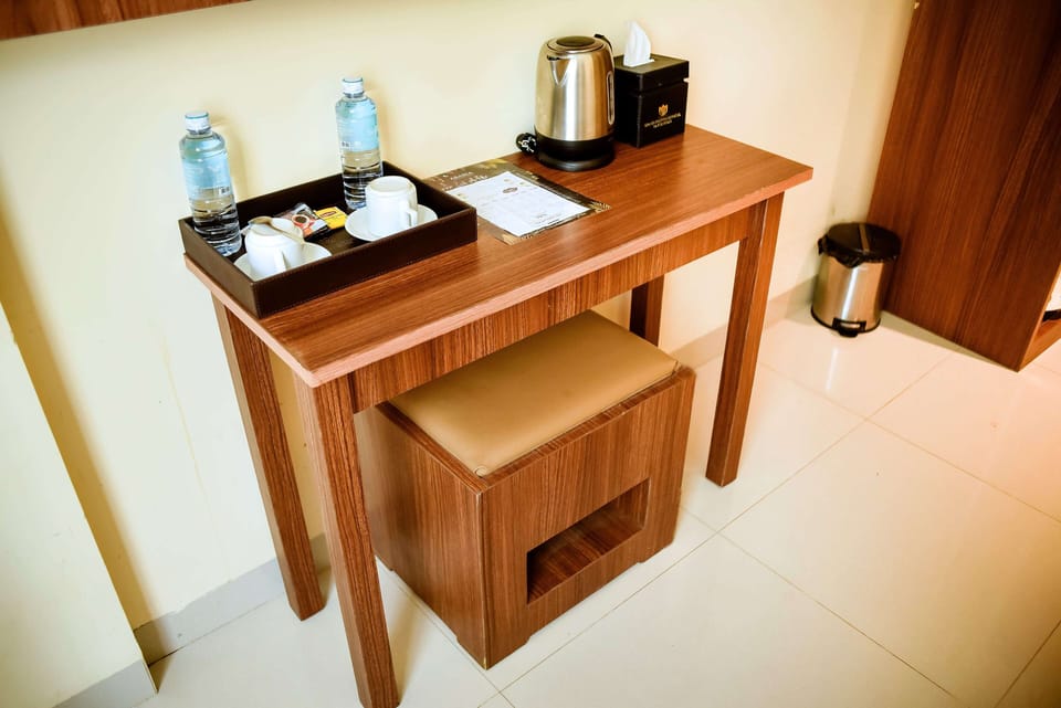 Superior Twin Room | In-room dining