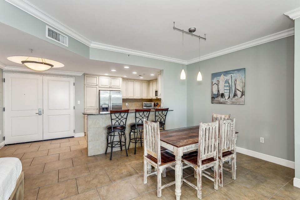 Dining table will seat 6 comfortably!