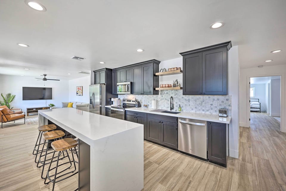 Large enough kitchen for all the cooks
