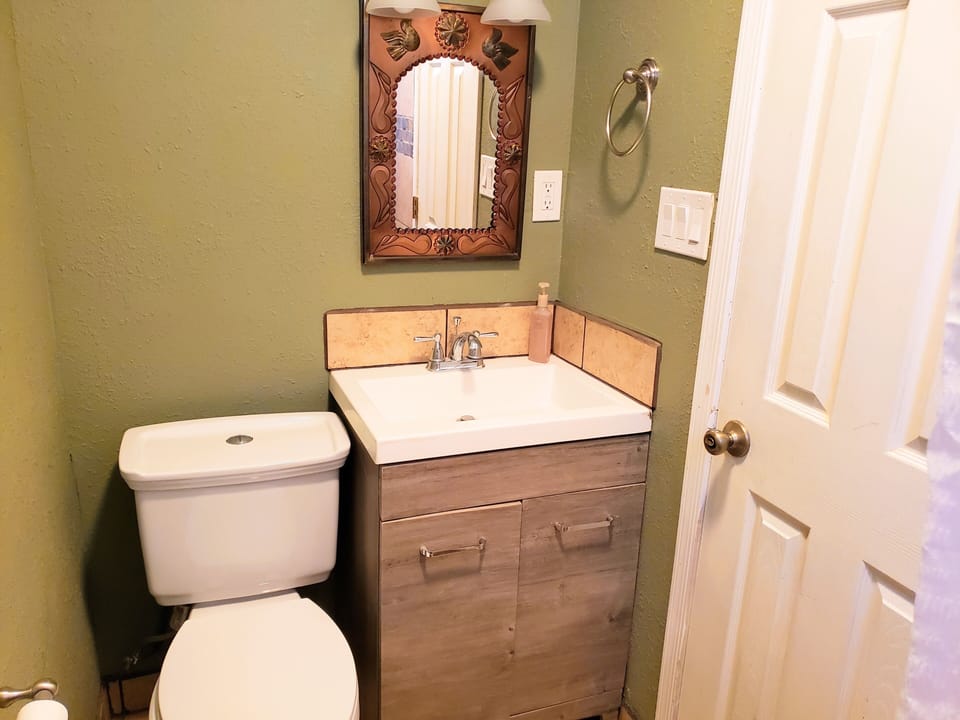 Master Bedroom Ensuite Bathroom